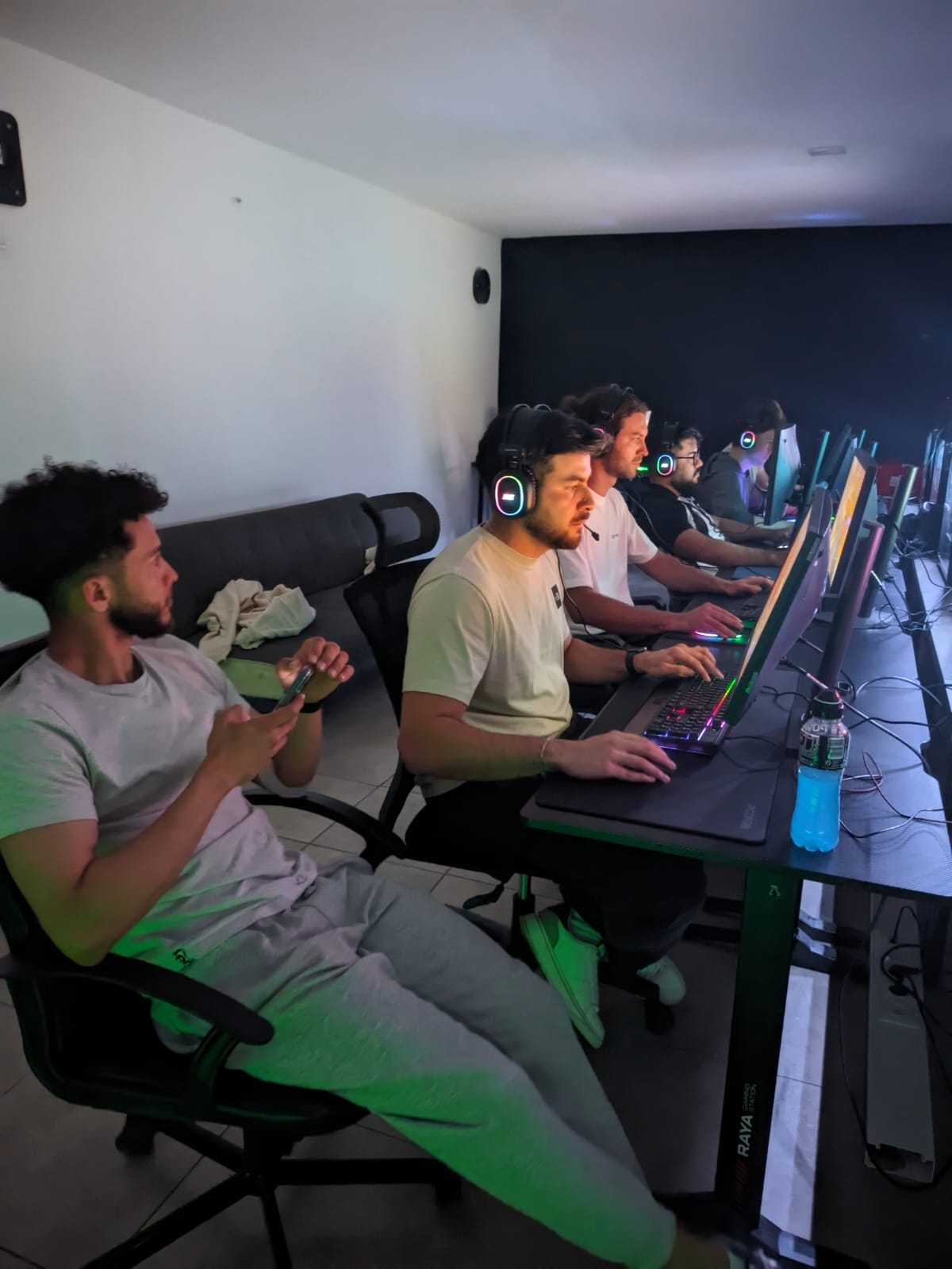 Players gaming inside the NOVEZERO Bootcamp Room in Vila Nova de Gaia